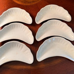 Set aus 6 antiken J & E Mayer Halbglasurporzellan-Tellern mit Knochenmuster, 1881-1899