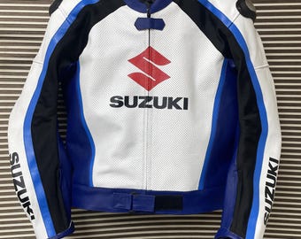 Suzuki Motorrad-Rennlederjacke – Rindsleder und zertifizierte Protektoren – Versandkostenfrei