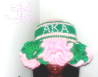 AKA geïnspireerde gehaakte emmerhoed met ruches | Roze en groene studentenclubhoed | Alpha Kappa Alpha-geïnspireerde statementhoed | Handgemaakte vrouwenclubmode