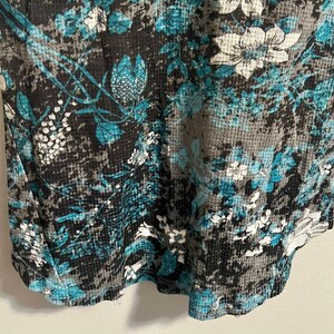 Rare Vintage Y2K Free People V Neck T-shirt Teal Grey White Flowers Women's sz S image 5