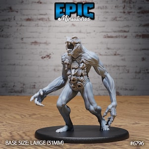 Peut inclure: Une figurine miniature en résine grise représentant une créature à tête de reptile avec de multiples bouches sur le torse, posée sur un socle noir rond. Le texte EPIC Miniatures est en haut, BASE SIZE: LARGE (51MM) et #6796 sont en bas.