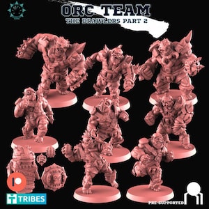 Peut inclure: Plusieurs figurines d'Orcs roses, faisant partie de la s&eacute;rie "The Brawlers Part 2". L'image pr&eacute;sente plusieurs personnages Orcs dans diverses poses, certains avec des armures et des armes, debout sur des socles circulaires. Le texte "ORC TEAM" et "THE BRAWLERS PART 2" est visible.