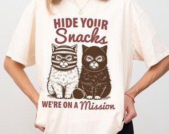 T-shirt chat drôle, t-shirt Cachez vos collations, T-shirt chats sarcastiques, t-shirt chats idiots, t-shirt humour sarcastique, chemise bandit chat preppy, t-shirt chat rétro