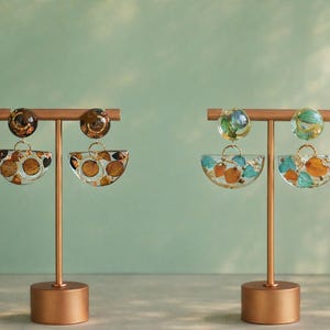 Boucles d'oreilles jupe dansante en résine d'hortensia, bijoux botaniques pendants fleurs pressées faits main