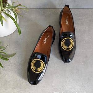 Stylish women's flats-High-quality leather loafers, Luxury Embroidered Women's Loafers, Handcrafted black Genuine leather Loafers, Women handmade slip-on shoes, Unique Design on Flats, Custom Handmade Women Shoes-Women Flat Shoes-Casual Girl Loafers.