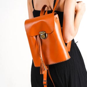 Handgefertigte Damentasche aus echtem Leder, minimalistische Handtasche, Schultertasche aus Leder, perfektes Geschenk, Umhängetasche aus Leder, leichter Rucksack