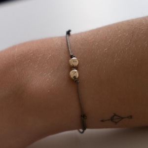 Pulsera con inicial de oro macizo de 9 k, pulsera de cuentas de oro personalizada, pulsera con letras, pulsera de hilo rojo, pulsera de la amistad de oro, idea de regalo