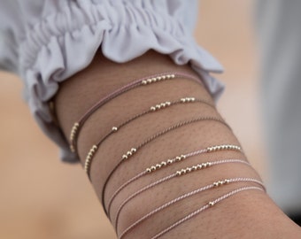 14k solid gold Perlenarmband, Freundschaftsarmband, Gold Seide Armband, Wunsch, Perlenkordel Armband, minimalistisch, modernes Armband, Geschenk für Sie