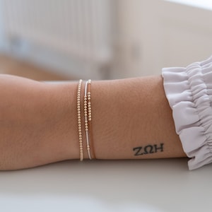 14k solid gold Seide Perlenarmband, Freundschaftsarmband, Seidenarmband, Gold Seidenarmband, einfache Perlen, Geschenk für Sie