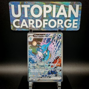 Könnte beinhalten: Eine holografische Kingdra EX Pokémon-Karte aus der XY-Serie. Die Karte zeigt ein blaues und pinkfarbenes Kingdra vor einem weißen Hintergrund. Die Kartennummer ist 310 und der Kartenname ist Kingdra EX. Die Karte hat zwei Attacken: Königlicher Befehl und Hydropumpe.