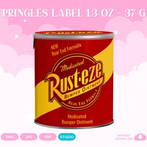 Peut inclure: Un récipient cylindrique avec une étiquette rouge et jaune portant le texte Rust-eze Medicated Bumper Ointment et New Rear End Formula. L'étiquette indique un poids de 37 g. Le design comprend un logo circulaire avec des lettres grasses.
