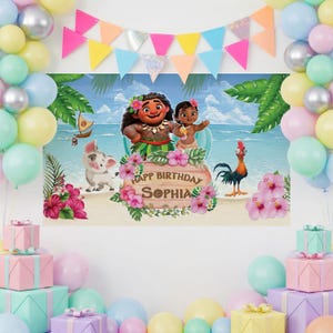 K&ouml;nnte beinhalten: Eine farbenfrohe Geburtstagsfeier mit einem Hintergrund mit animierten Figuren und dem Text "Happy Birthday Sophia". Die Szene umfasst Ballons, Geschenkboxen und ein Banner.