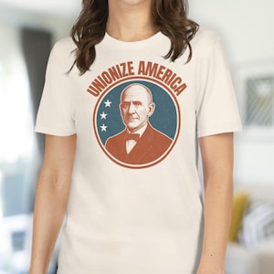 ユージン・デブスの社会主義者Tシャツ。労働組織化と徴兵反対運動で知られる歴史的な大統領候補を描いたもの。