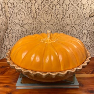 Vintage Ceramic Pumpkin Pie Plate with Lid – Fall Harvest Serving Dish