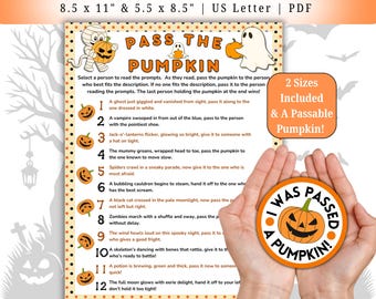 Pode incluir: Jogo de festa de Halloween com o texto "Pass the Pumpkin". O jogo inclui instruções para ler em voz alta e um prêmio com tema de abóbora. A imagem também inclui um adesivo redondo que diz "I was passed a pumpkin".