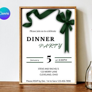 Puede incluir: Invitación enmarcada para una cena. La invitación presenta un fondo blanco con detalles de cinta verde oscuro y texto. El texto dice "DINNER PARTY" e incluye la fecha, la hora y el lugar.
