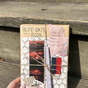 THRILLER Blind Date with a Book Gift | bookish gifts | perfect for book lovers | thriller, mystery, murder, ect