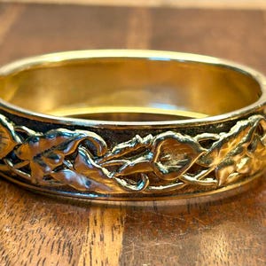 Vintage Textured Bangle Bracelet Gold Tone Modern Abstract Retro Jewelry