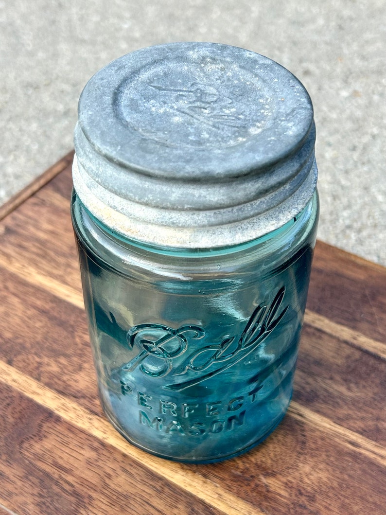 Antique Ball Perfect Mason Jar Blue Glass Pint Tin Lid 1913 1922 1920s Kitchen imagem 3