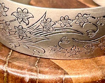 Vintage Open Cuff Floral Bracelet Leonard Pewter Narcissus