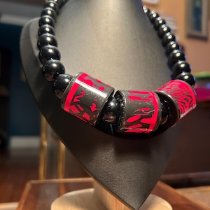 Vintage Statement Necklace Black And Red Beaded Patterned Beads Retro Fashion Jewelry