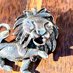 Silver Lion Brooch Pin Leo Unisex Gender Neutral Jewelry Cat Lover Gift Retro image 3