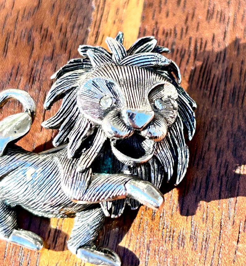 Silver Lion Brooch Pin Leo Unisex Gender Neutral Jewelry Cat Lover Gift Retro image 3