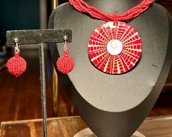 Vintage Jewelry Set Red Shell Pendant Seed Bead Necklace Clip On Earrings Retro Fashion Jewelry