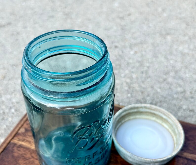 Antique Ball Perfect Mason Jar Blue Glass Pint Tin Lid 1913 1922 1920s Kitchen imagem 4