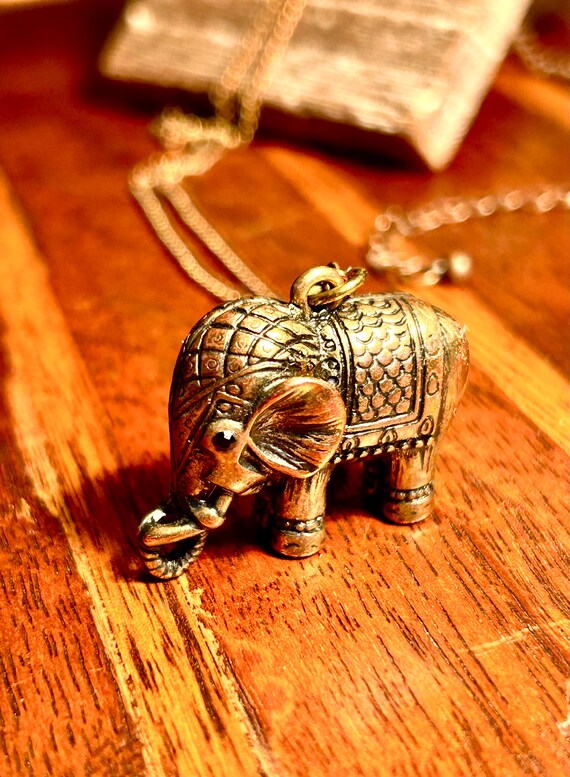 Vintage Elephant Pendant Necklace Copper Tone Blac