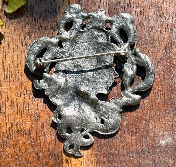 Broche Ancienne Art Nouveau - Tête De Femme De Profil - Laiton Doré - Occasion