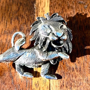 Silver Lion Brooch Pin Leo Unisex Gender Neutral Jewelry Cat Lover Gift Retro image 7