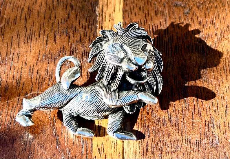 Silver Lion Brooch Pin Leo Unisex Gender Neutral Jewelry Cat Lover Gift Retro image 7