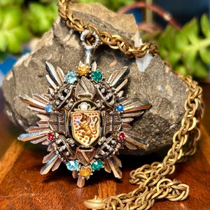 Vintage licorne bouclier médaillon orné de pierres précieuses rétro cheval pendentif collier cadeau image 3