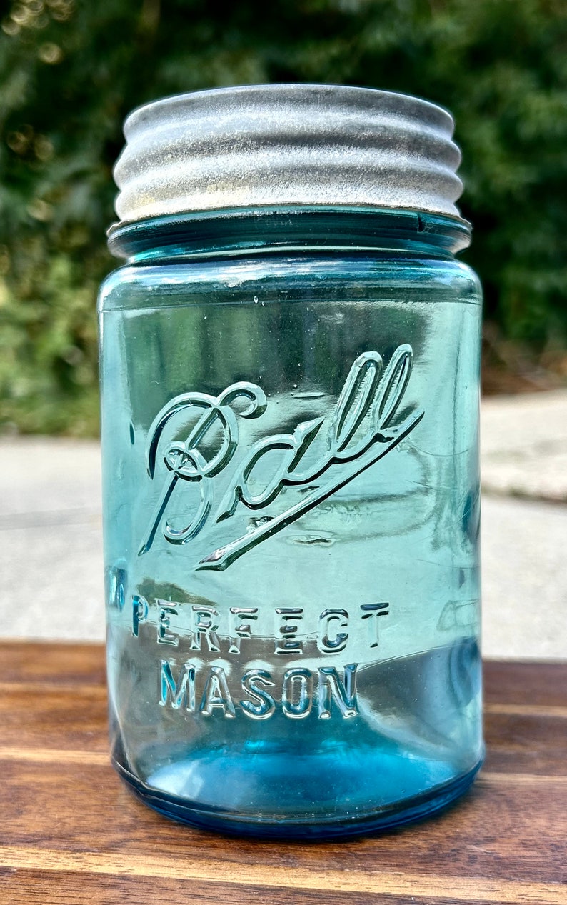 Antique Ball Perfect Mason Jar Blue Glass Pint Tin Lid 1913 1922 1920s Kitchen imagem 1