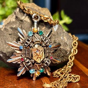 Vintage licorne bouclier médaillon orné de pierres précieuses rétro cheval pendentif collier cadeau image 9