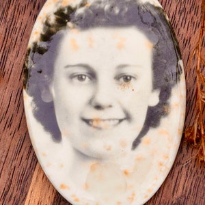 Antique Black And White Celluloid Photo Pocket Mirror Back 1930 1940s Vintage Photo photography image 4