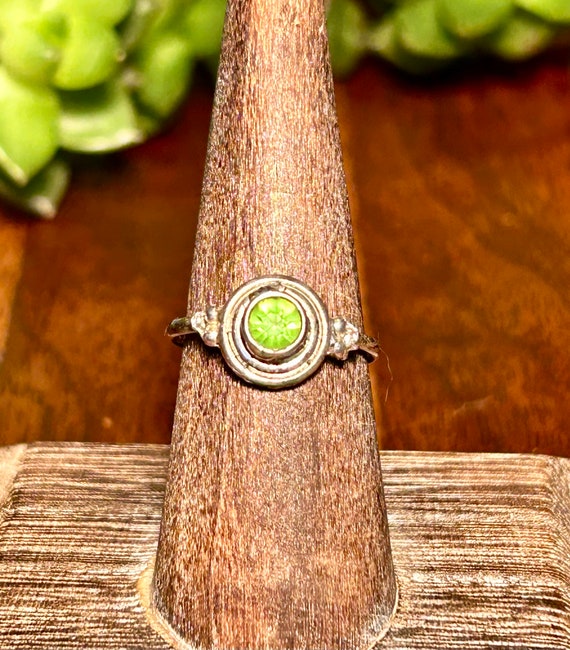 Sterling Silver Ring Green Peridot Gemstone Cryst… - image 4