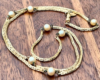 Collier chaîne en fausses perles dorées vintage rétro Les Bernard Inc, bijoux des années 80, mode rétro
