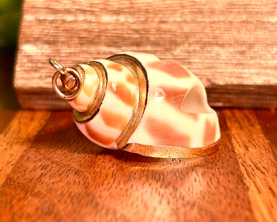 Vintage Yellow Gold Dipped Seashell Pendant Ocean… - image 9