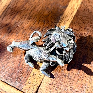 Silver Lion Brooch Pin Leo Unisex Gender Neutral Jewelry Cat Lover Gift Retro image 2