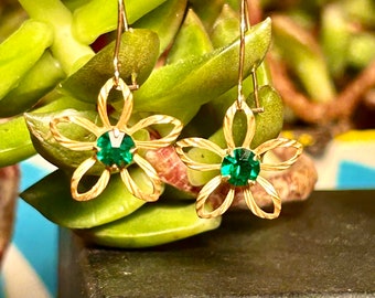 Vintage Green Gemstone Earrings Gold Tone Flower Pierced Ear Hook Retro Jewelry