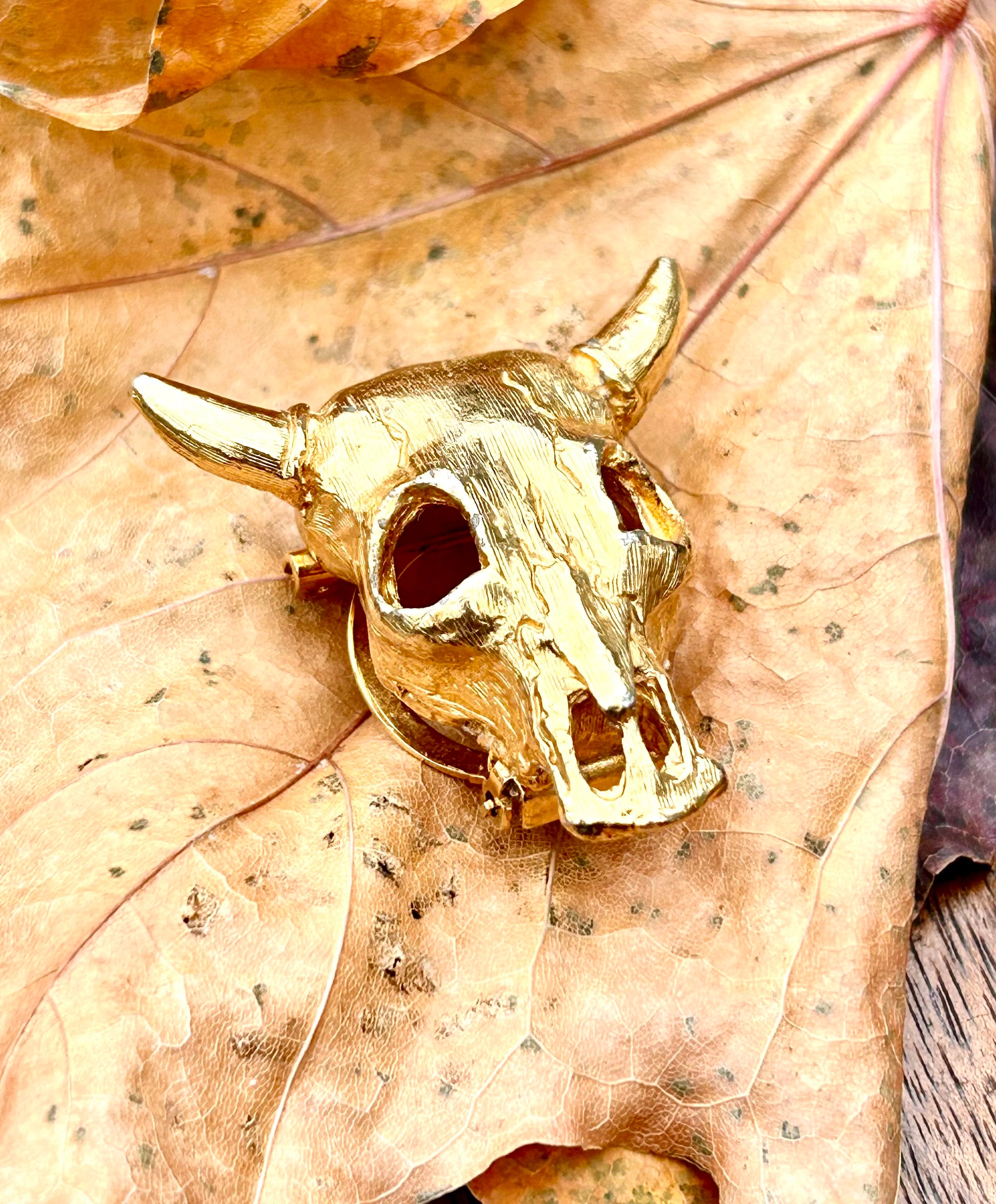 Vintage Cow Bull Skull Toro Dress or Scarf Clip Brooch Pin Retro