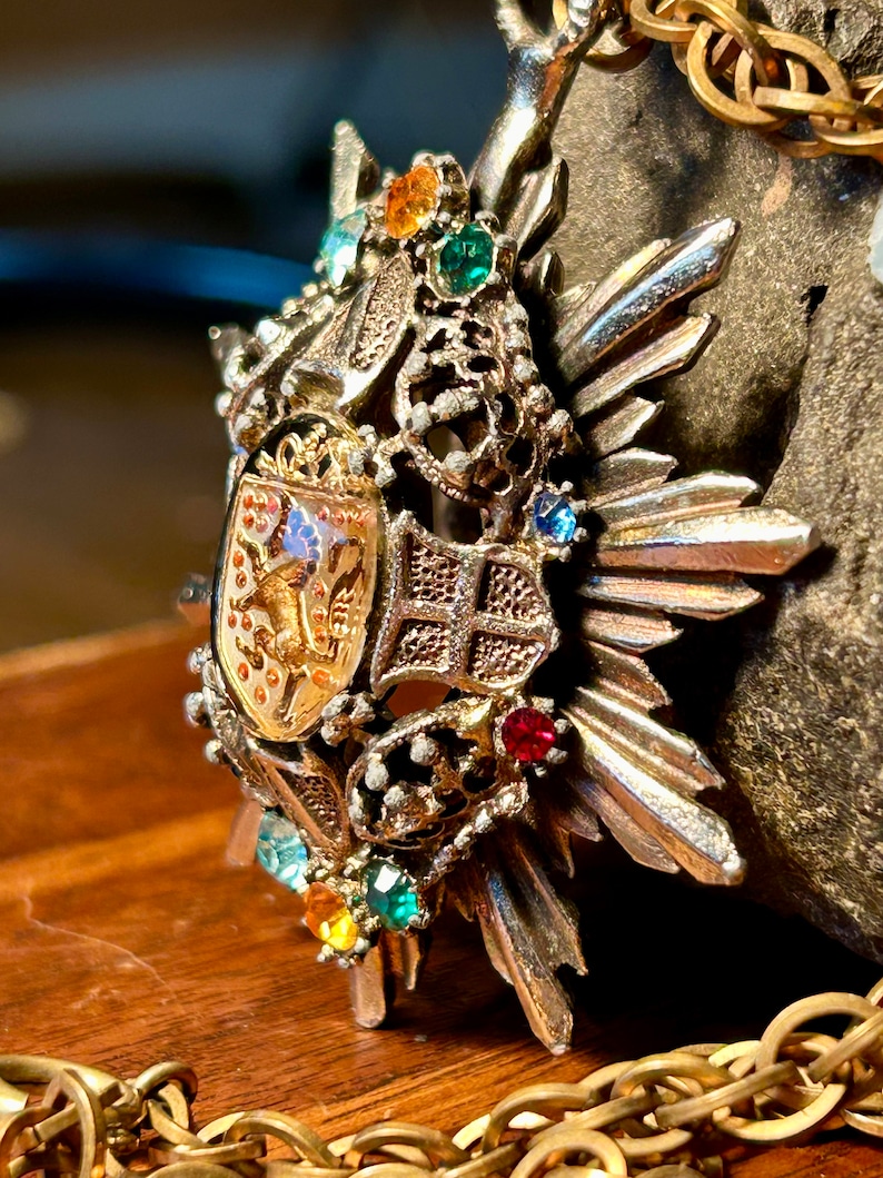Vintage licorne bouclier médaillon orné de pierres précieuses rétro cheval pendentif collier cadeau image 7