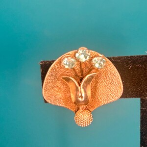 Vintage Blue Crystal Floral Motif Screw Back Earrings Retro Fashion Jewelry