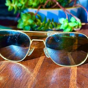 vintage Randolph Engineering Lunettes de soleil en métal doré, verres noirs, lunettes de soleil rétro image 3