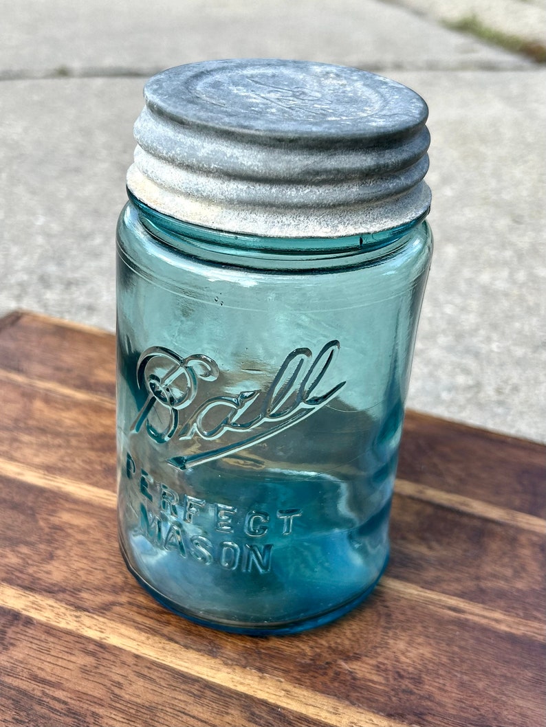 Antique Ball Perfect Mason Jar Blue Glass Pint Tin Lid 1913 1922 1920s Kitchen imagem 2