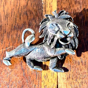 Silver Lion Brooch Pin Leo Unisex Gender Neutral Jewelry Cat Lover Gift Retro image 4