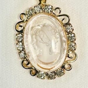 Vintage Lucite Cameo Necklace Reverse Intaglio Rhinestone Retro Fashion Jewelry