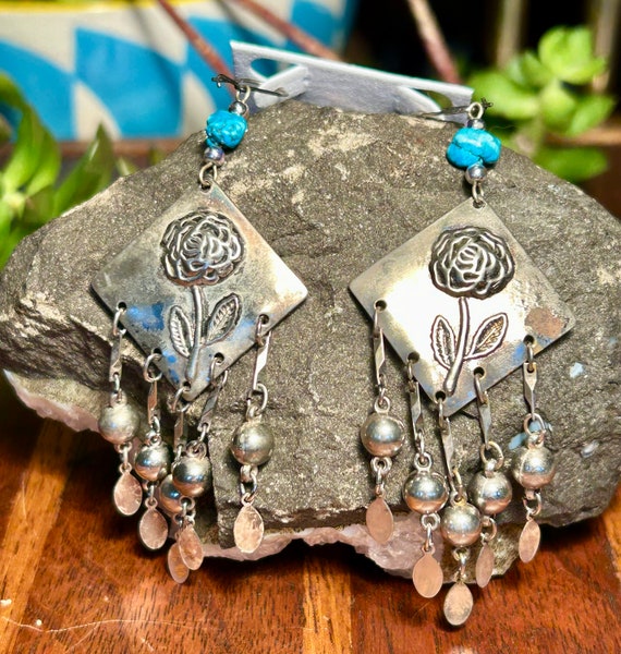 Boucles D'Oreilles Pendantes Argentées Avec Pierres Bleue Et Grise - Occasion Comme Neuves
